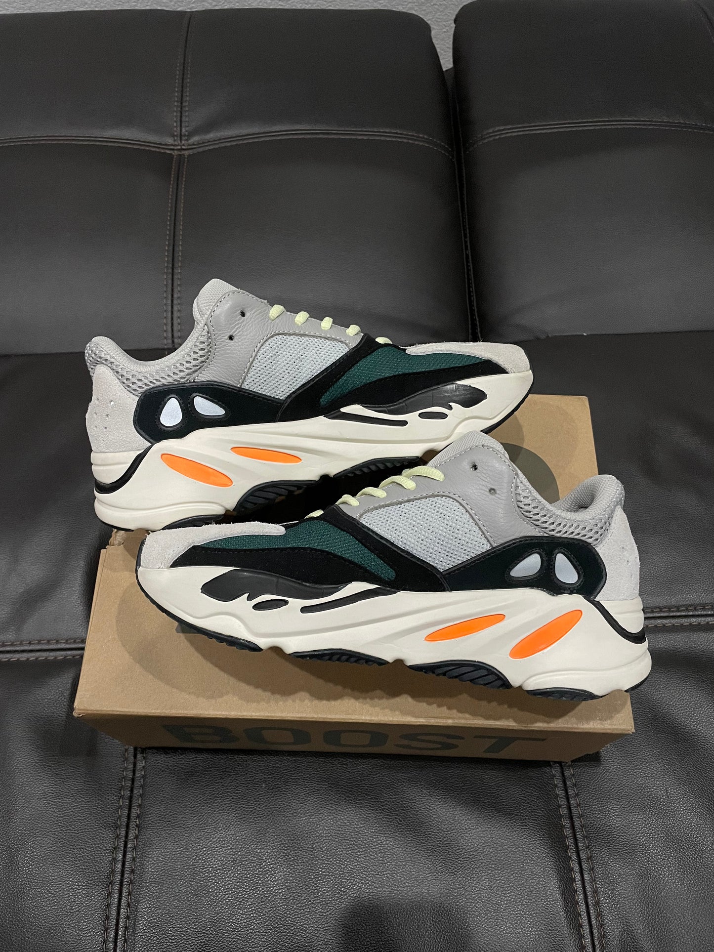 (Used Size 8.5M) Yeezy 700 Wave Runner