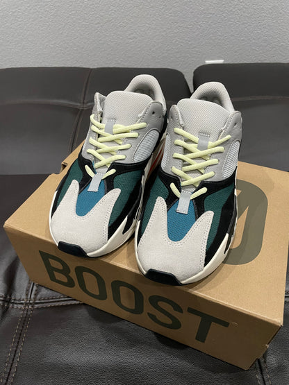 (Used Size 8.5M) Yeezy 700 Wave Runner