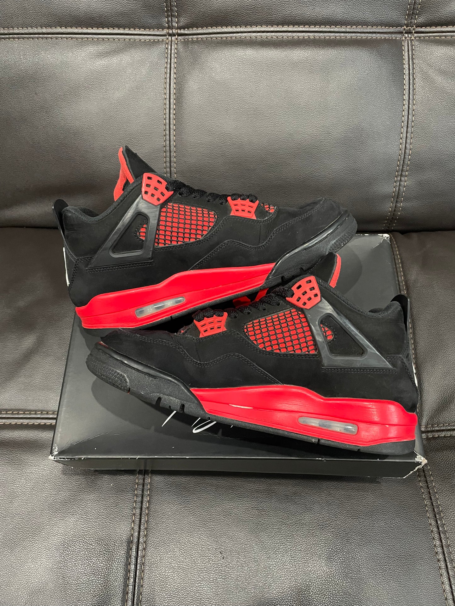 (Used Size 8M) Jordan 4 Red Thunder