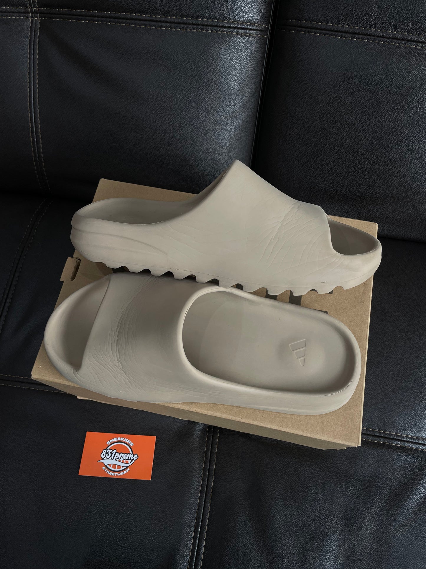 (Used Size 12M) Yeezy Slide Pure (Restock)