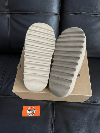 (Used Size 12M) Yeezy Slide Pure (Restock)