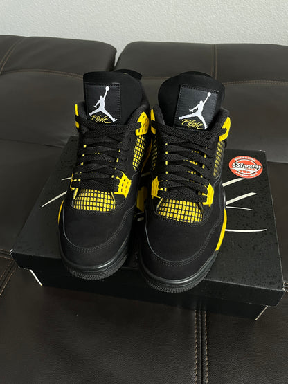 (Used Size 8.5M) Jordan 4 Thunder