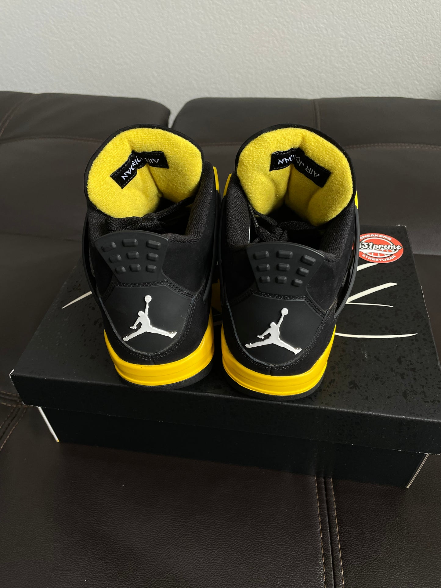 (Used Size 8.5M) Jordan 4 Thunder